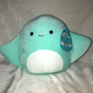 Maggie the Mantaray Squishmallow 8"